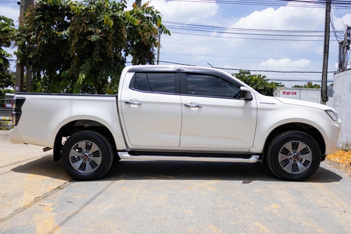 Isuzu Dmax Cab4 Hilander 1.9 Z M/T 2020 *SK1999*